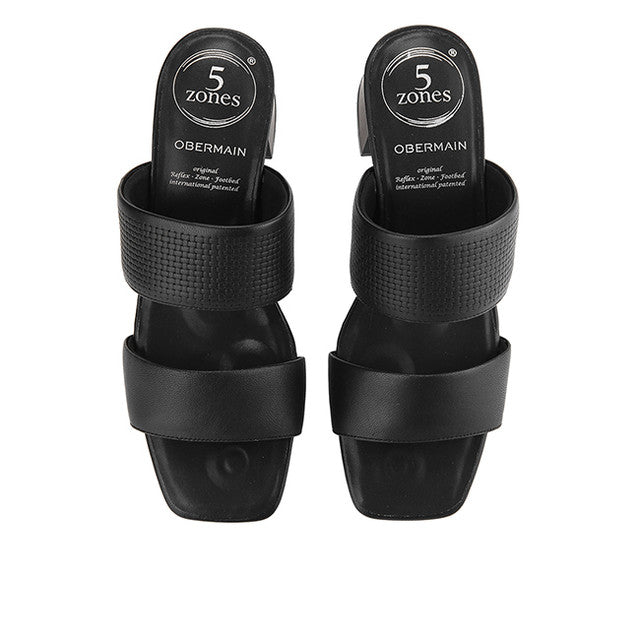 Nikka Hillda In Black