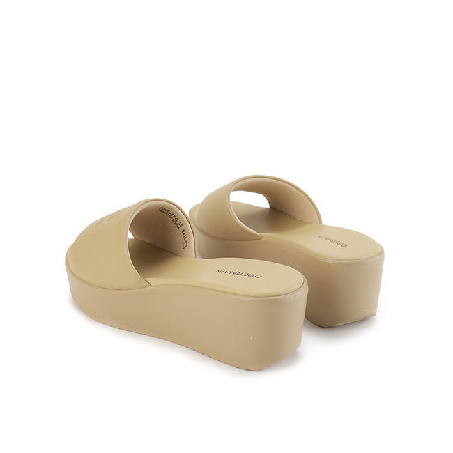 Maura Paige In Yellow