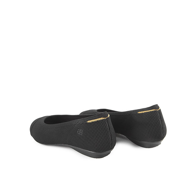 Harper Elise In Black