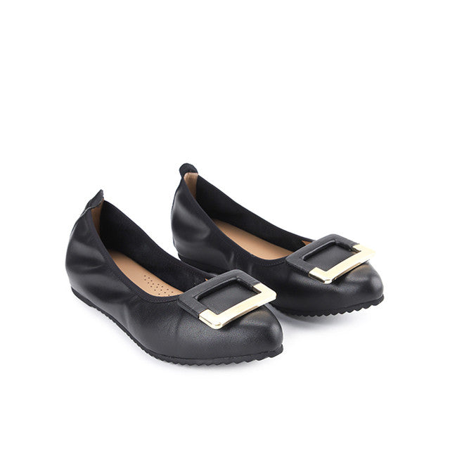 Goldie Ivonne In Black