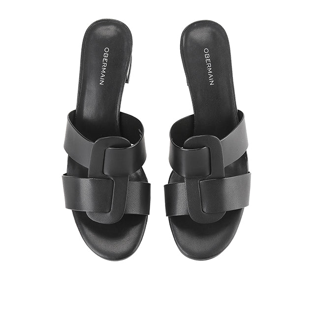 Poppy Belle In Black