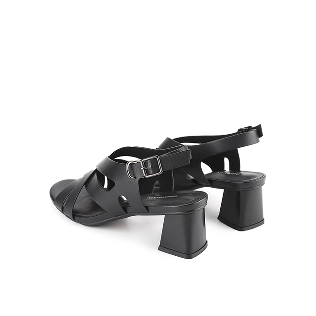 Poppy Clarine In Black