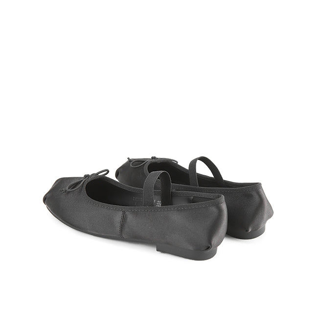 Playboy Wanita Flats Terra