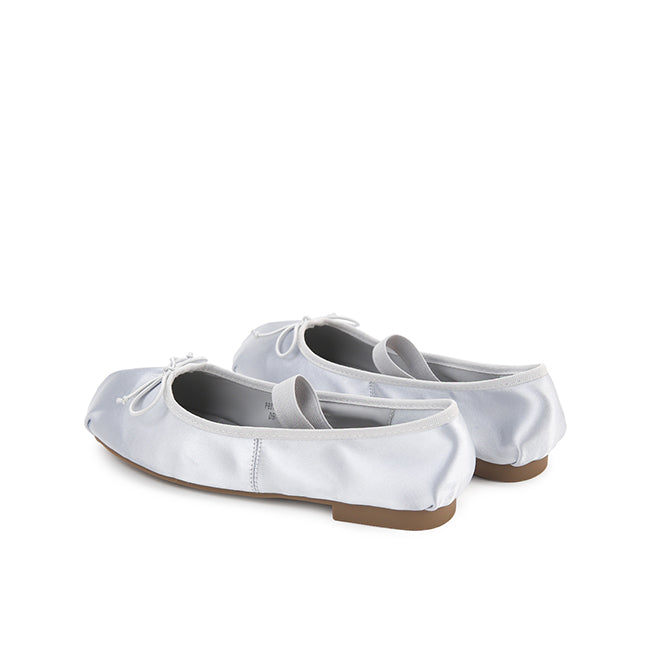 Playboy Wanita Flats Terra