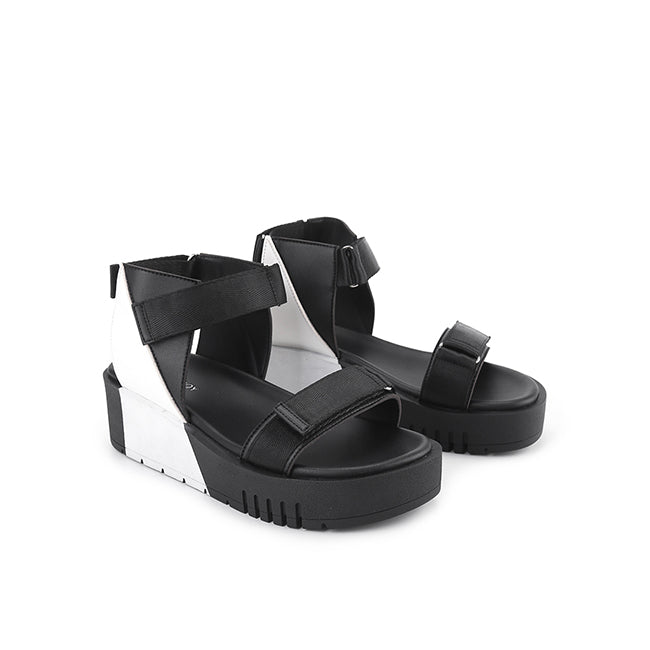 Athea In Black/White