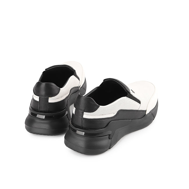 Playboy Sepatu Pria Wagler Slip On In White/Black