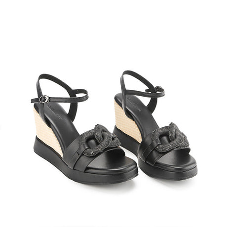 Mailis Berlinda In Black