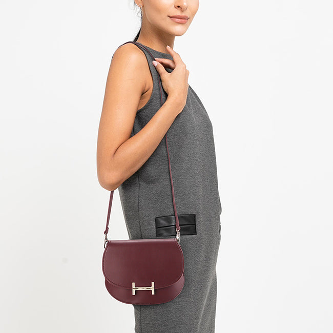 Hush Puppies Tas Wanita Sling Bag Sara Sling M In Maroon