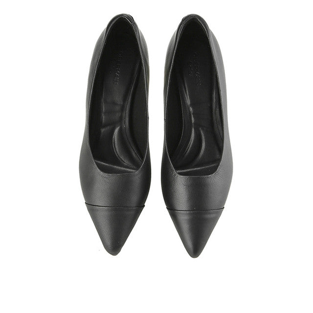 Alexis Dalia In Black