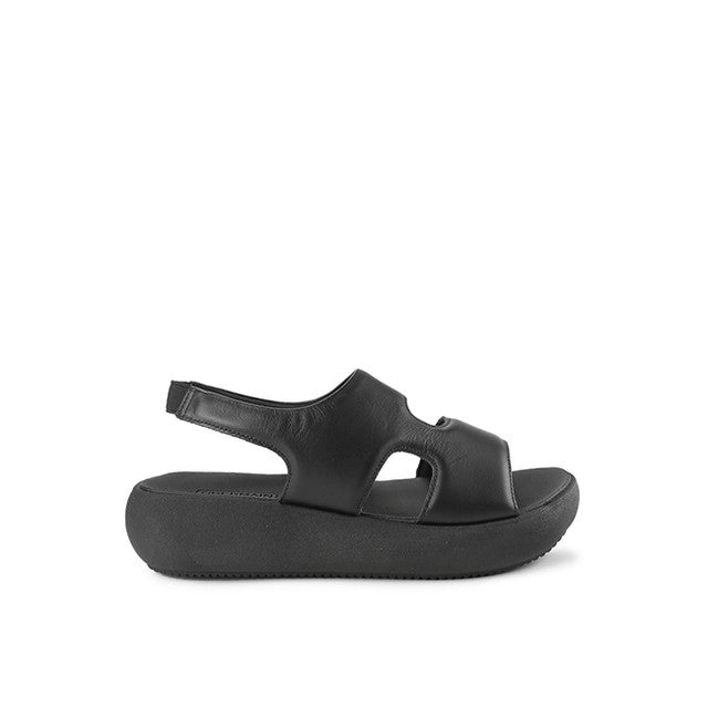 Nasya Dillon In Black