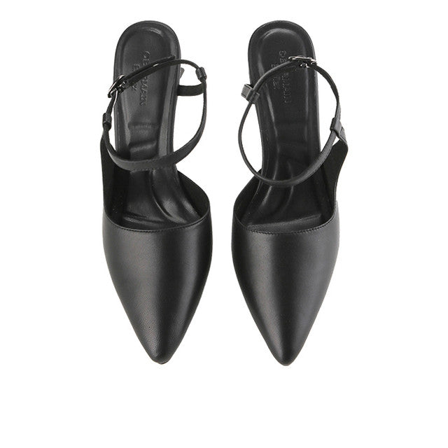 Aris Davida In Black