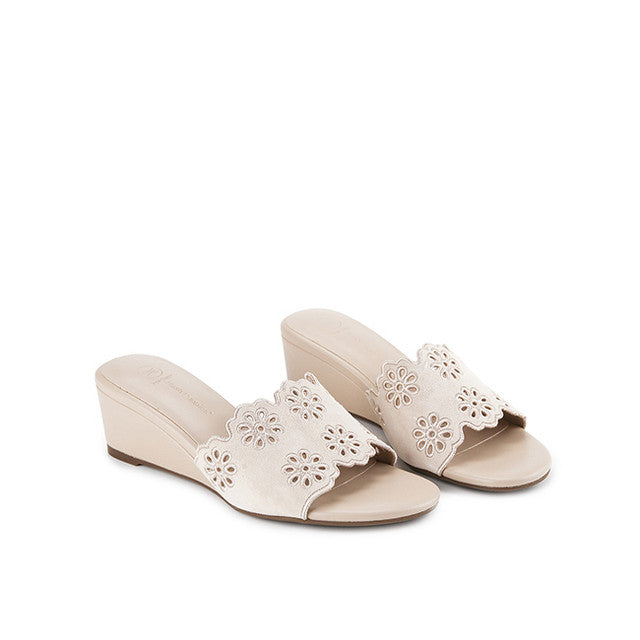 Hush Puppies Sandal Wanita Marion Amber Slip On In Beige