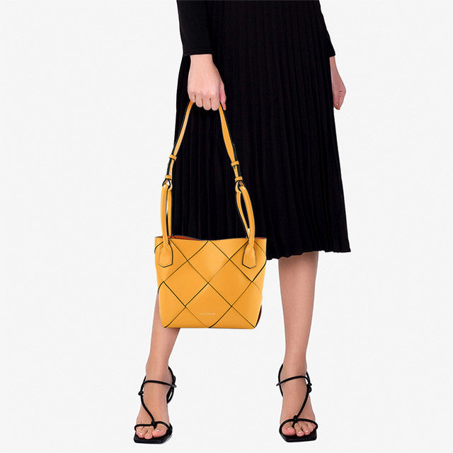 Obermain Tas Wanita Charlotte Bucket Bag In Yellow