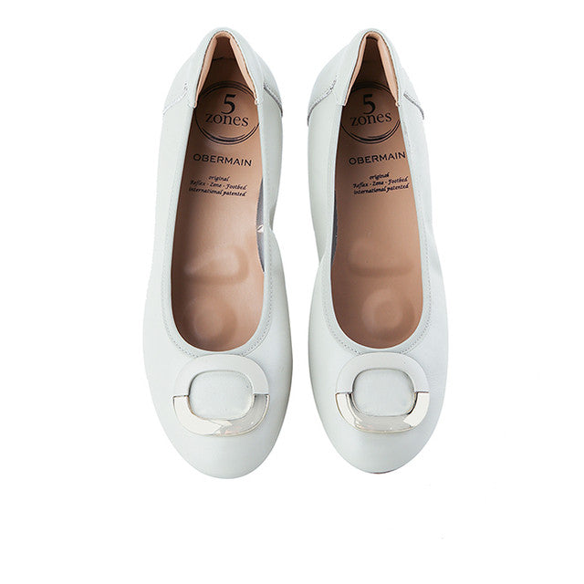 Gracie Leiva In Off White