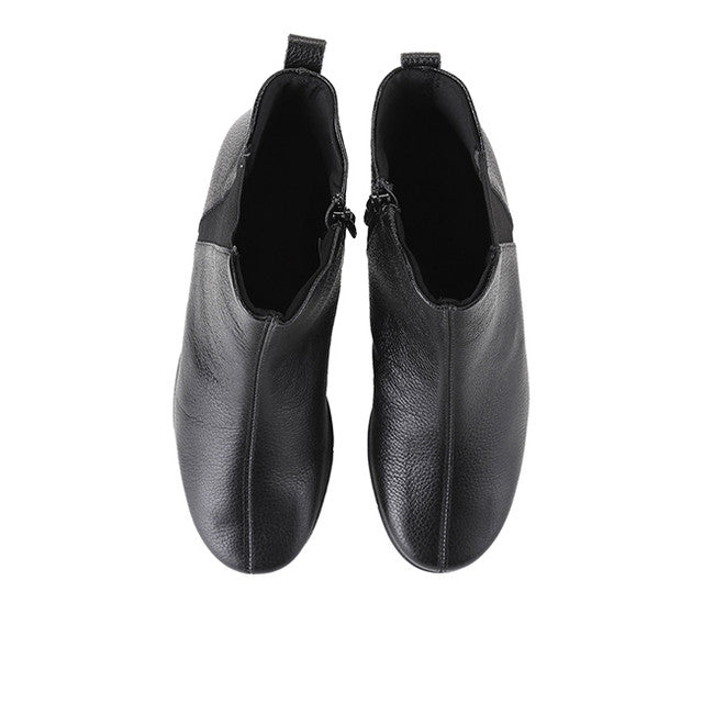 Gilly Hadis In Black