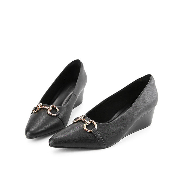 Beverly Hera In Black