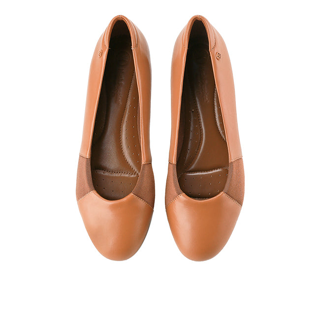 Diane Umma In Camel