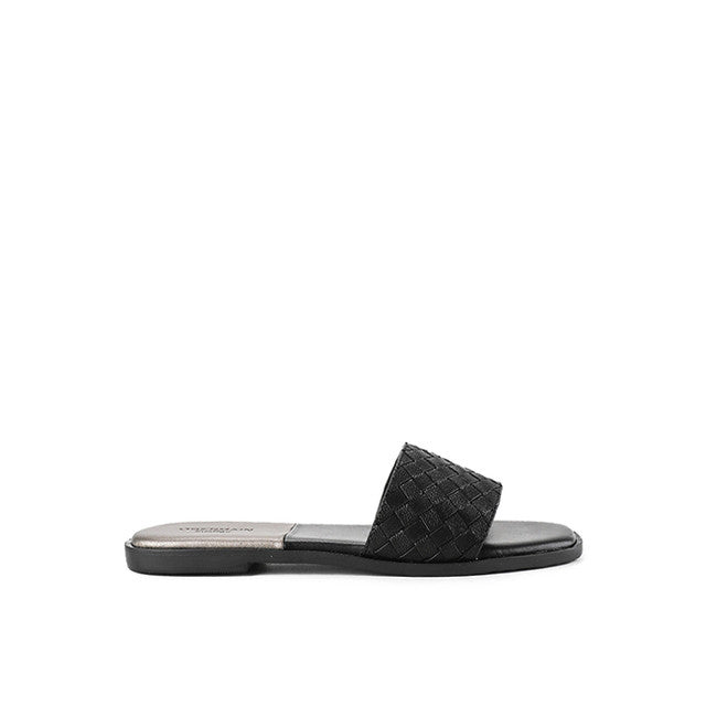 Narda Lisia In Black