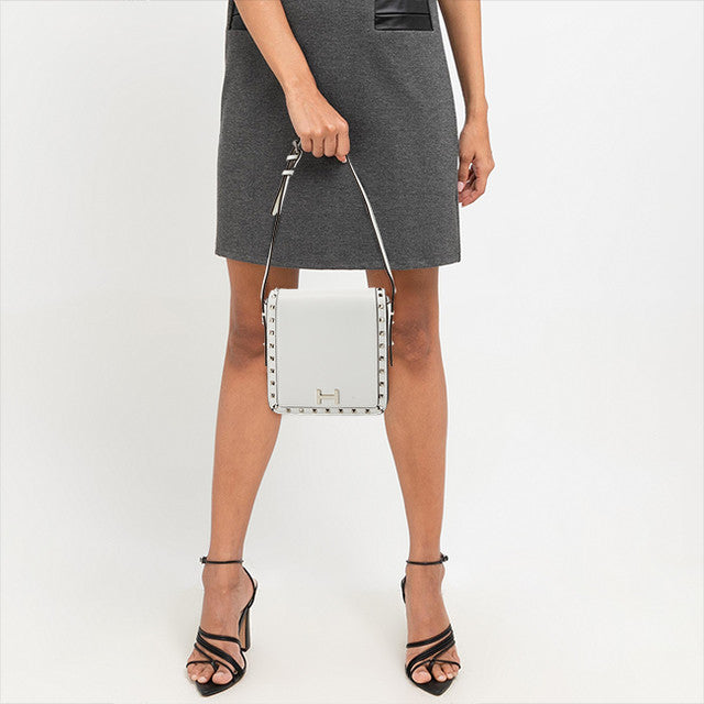 Leonie Sling M In White