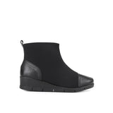 Gilly Havin In Black