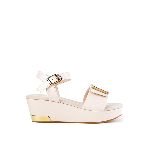 Nika Dovin In Cream
