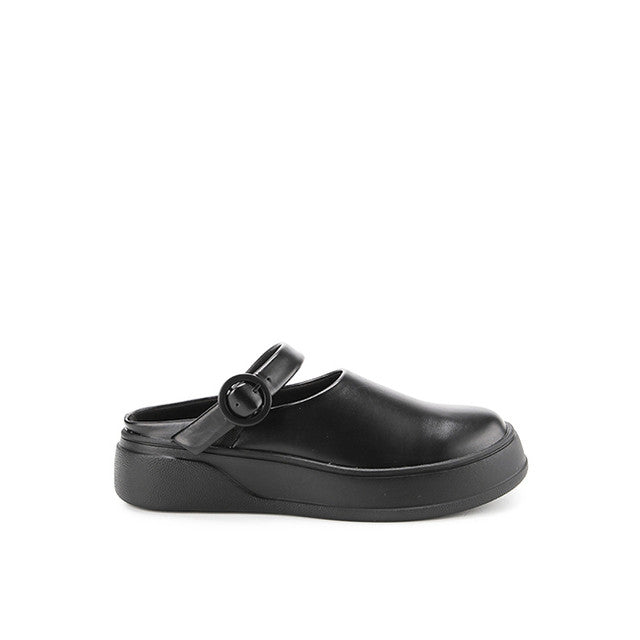 Azkia In Black