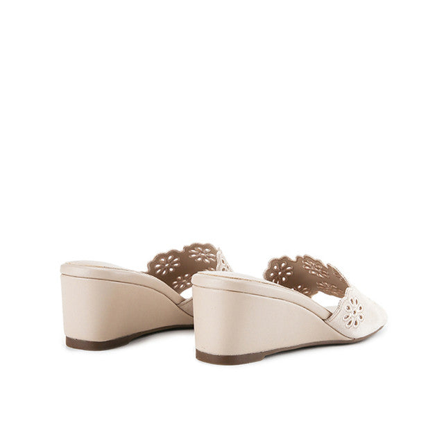 Hush Puppies Sandal Wanita Marion Amber Slip On In Beige
