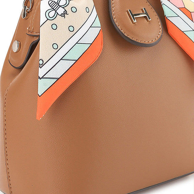 Dion Top Handle M In Tan