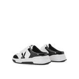 Canberra In White/Black