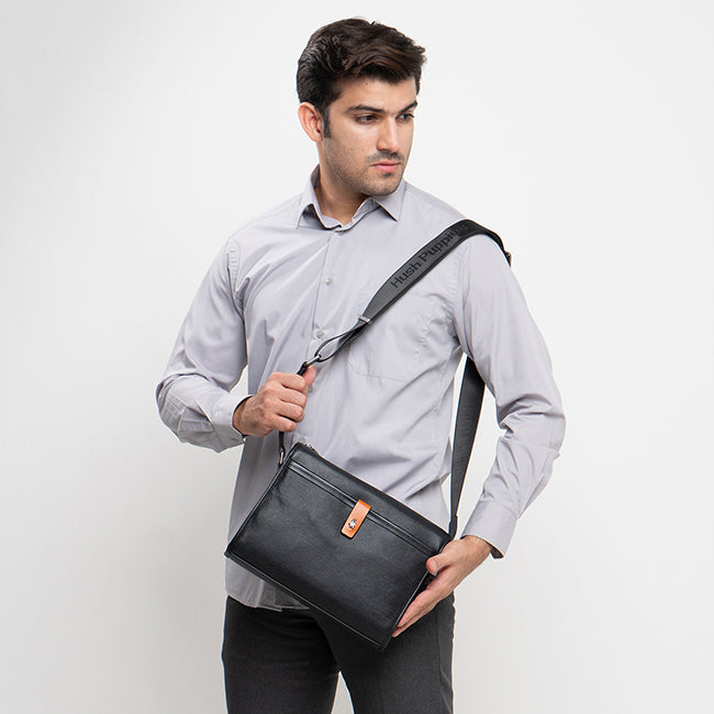 Hush Puppies Men Anthony Messenger Bag In Black