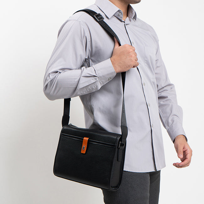 Hush Puppies Men Anthony Messenger Bag In Black