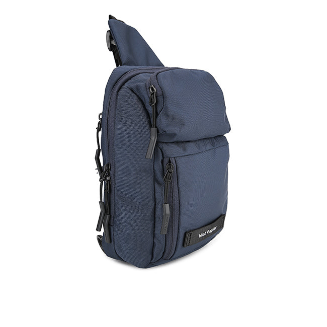 Zayn Chest Bag In Navy
