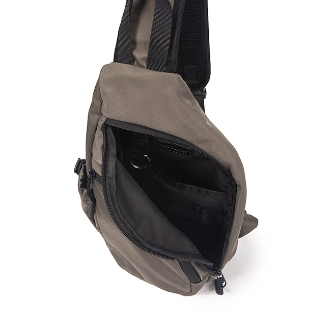 Zyler Chest Bag In Grey