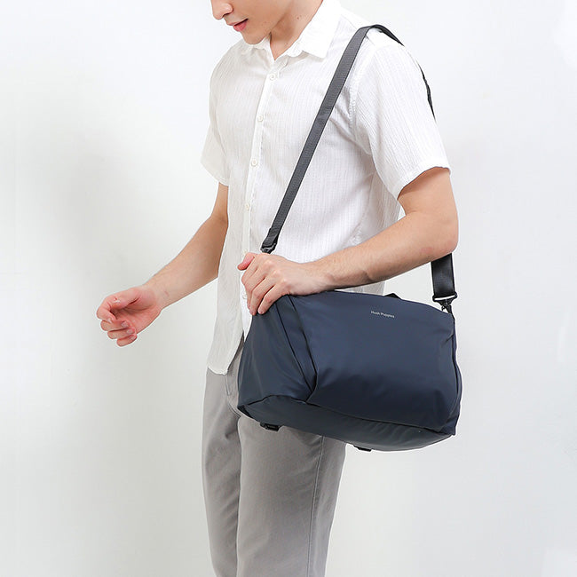 Zariah Messenger Bag In Navy