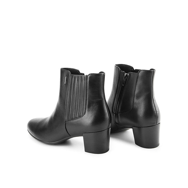 Sharon Rain In Black