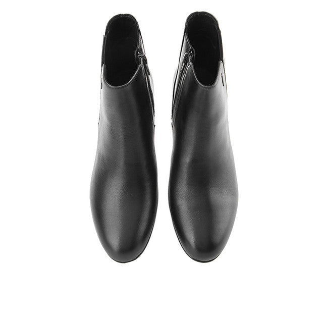 Sharon Rain In Black