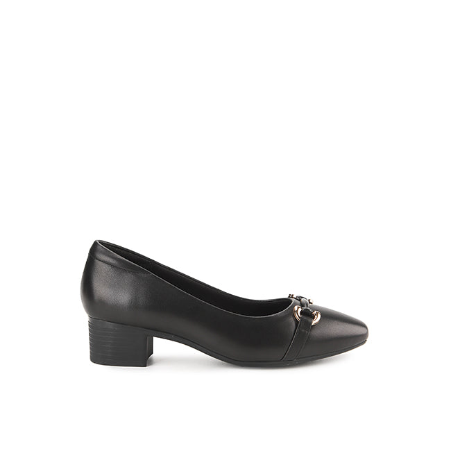 Alora In Black