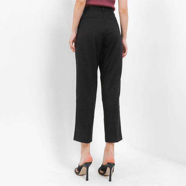 Pyrus In Black