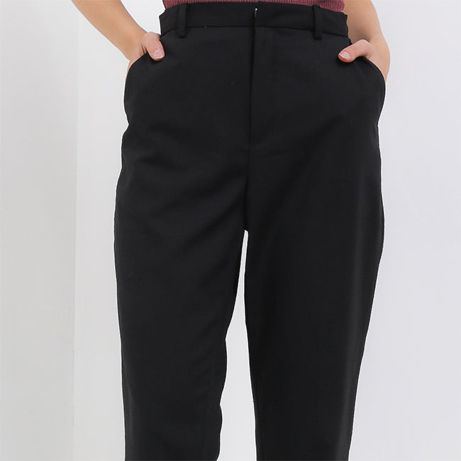 Pyrus In Black