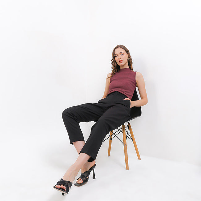 Pyrus In Black