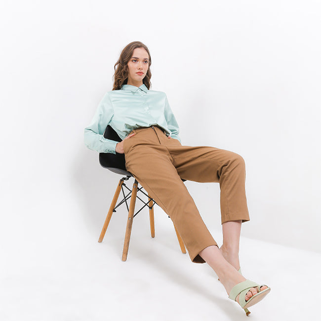 Pyrus In Brown
