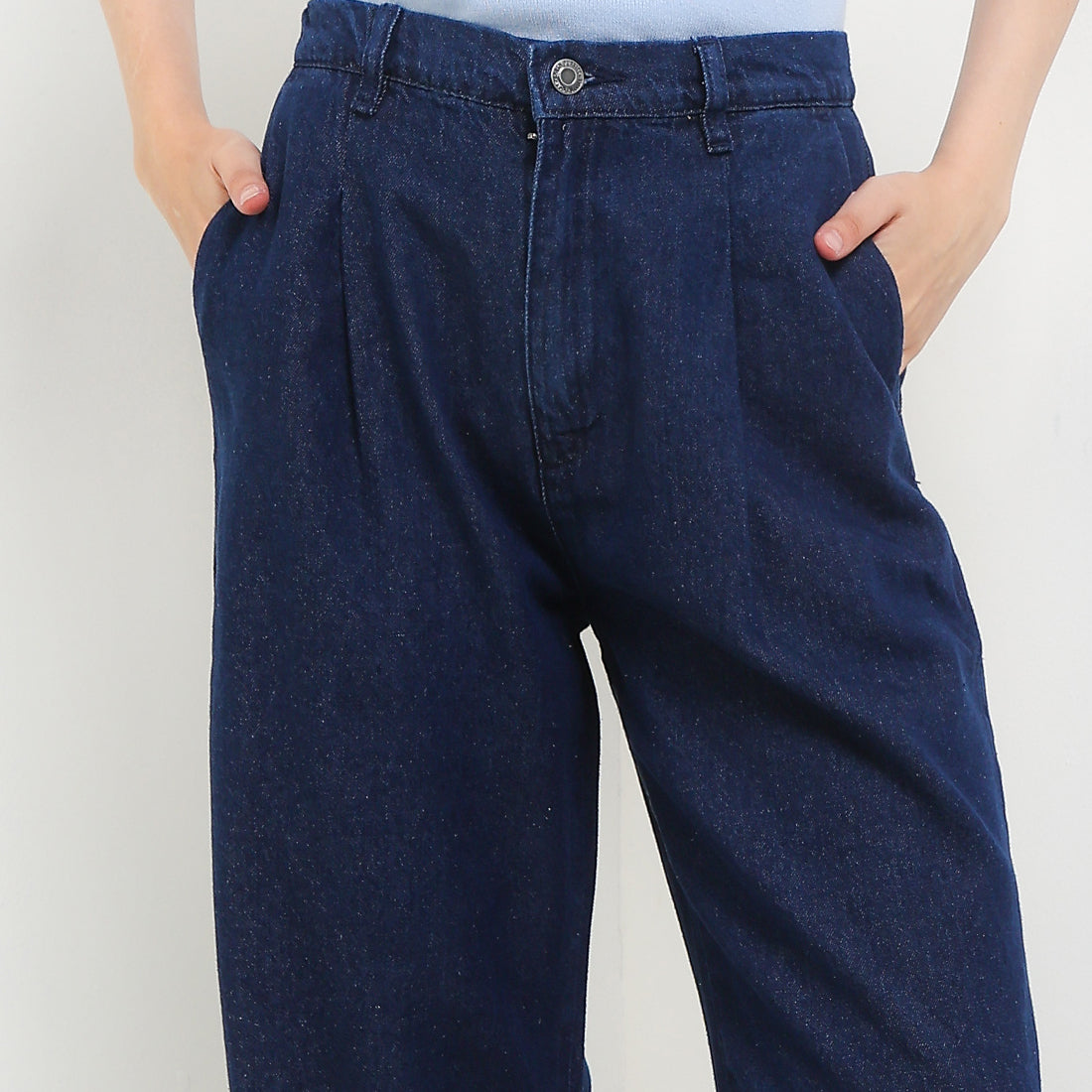 Munroe In Dark Blue