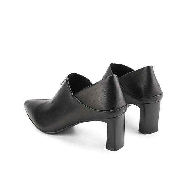 Blenda Ginna In Black