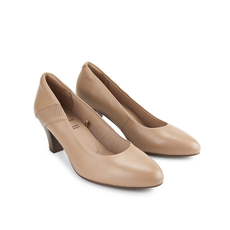 Agnes Hillda In Khaki