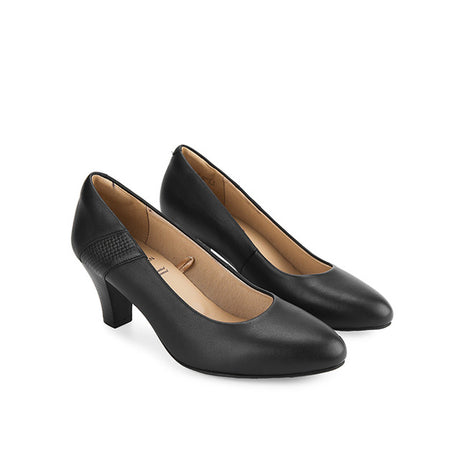 Agnes Hillda In Black