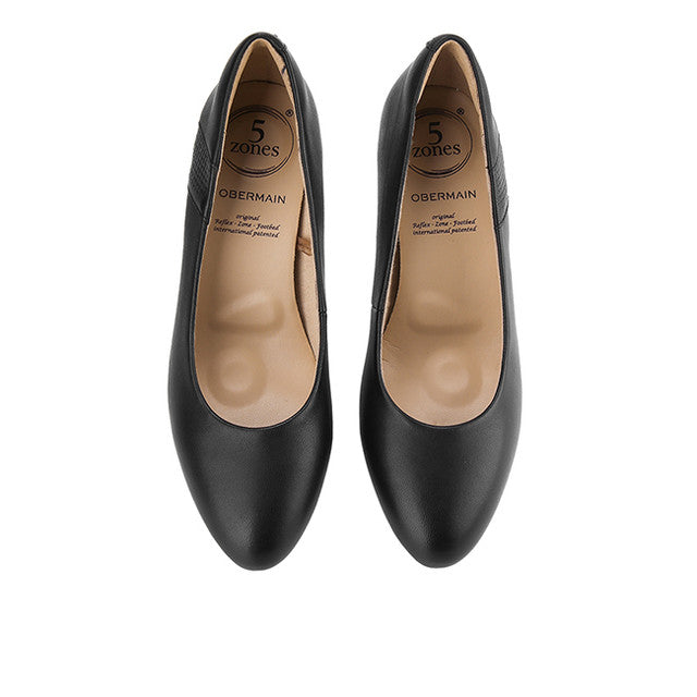 Agnes Hillda In Black