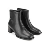 Carlota Wynn In Black