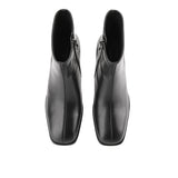Carlota Wynn In Black