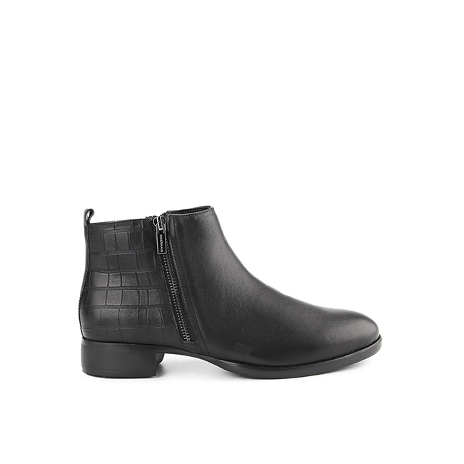 Genia Rocca In Black