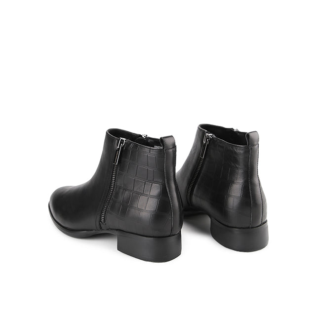Genia Rocca In Black